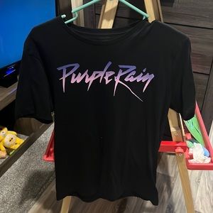 old navy tee shirt
